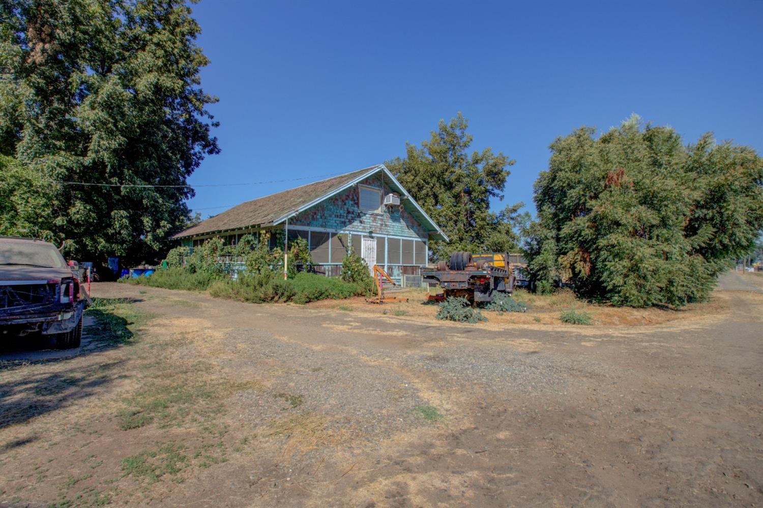 Detail Gallery Image 3 of 14 For 1811 N Southern Pacific Ave, Merced,  CA 95348 - 4 Beds | 2 Baths