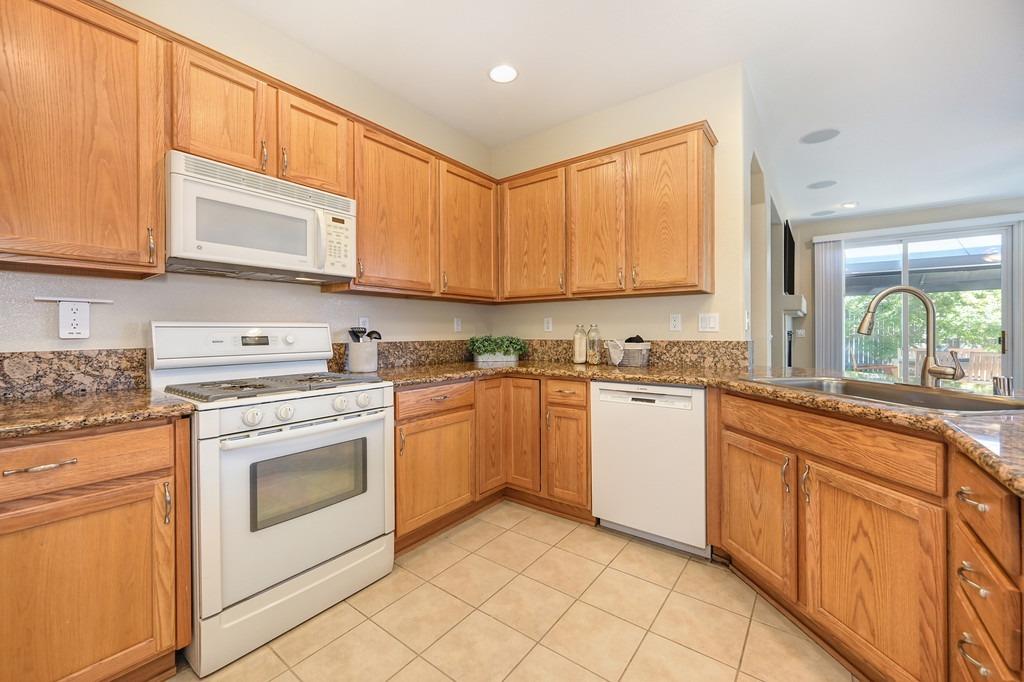 Detail Gallery Image 28 of 72 For 131 Rock House Cir, Sacramento,  CA 95835 - 2 Beds | 2 Baths