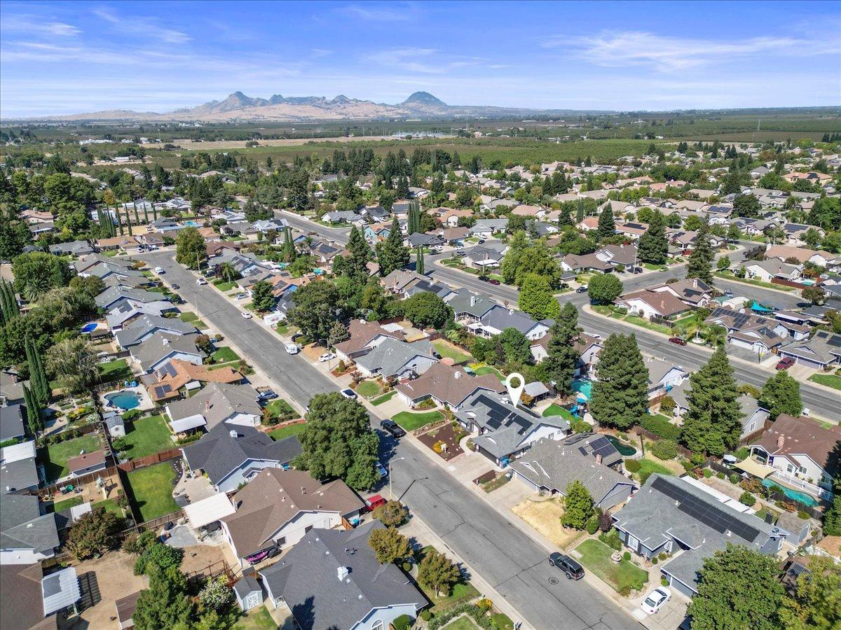 Detail Gallery Image 5 of 39 For 1647 Rebecca Dr, Yuba City,  CA 95993 - 4 Beds | 2 Baths