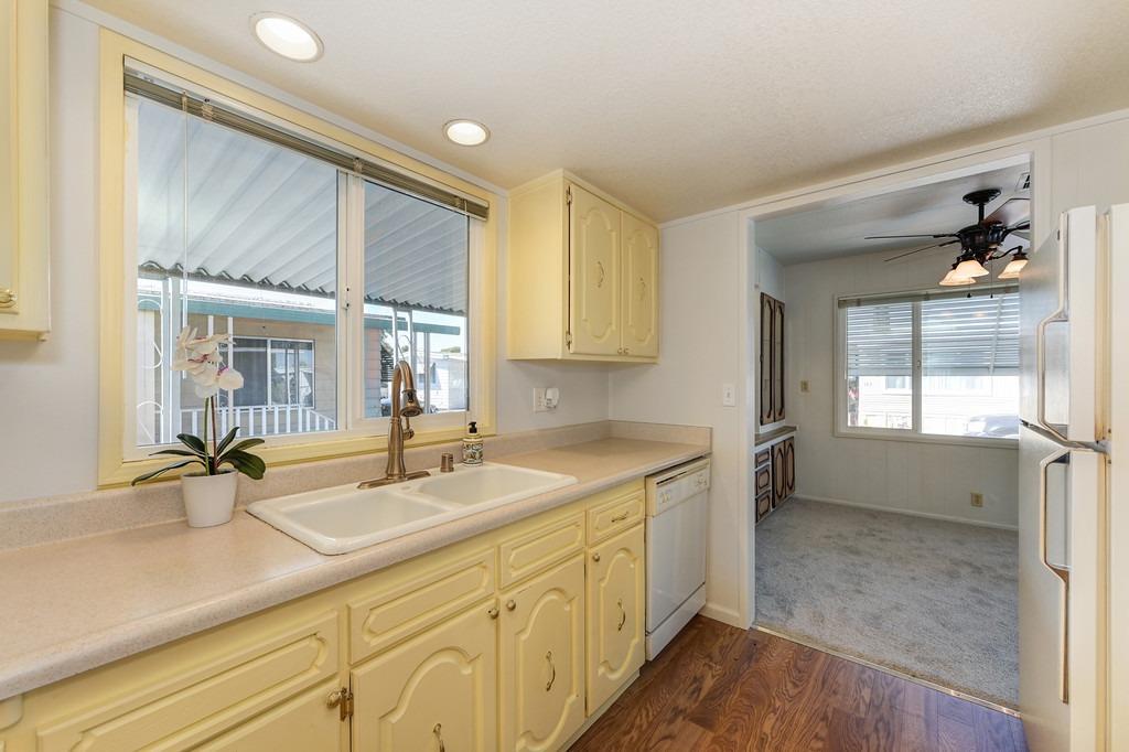 Detail Gallery Image 25 of 50 For 195 Whispering Pines Dr, Rancho Cordova,  CA 95670 - 2 Beds | 2 Baths