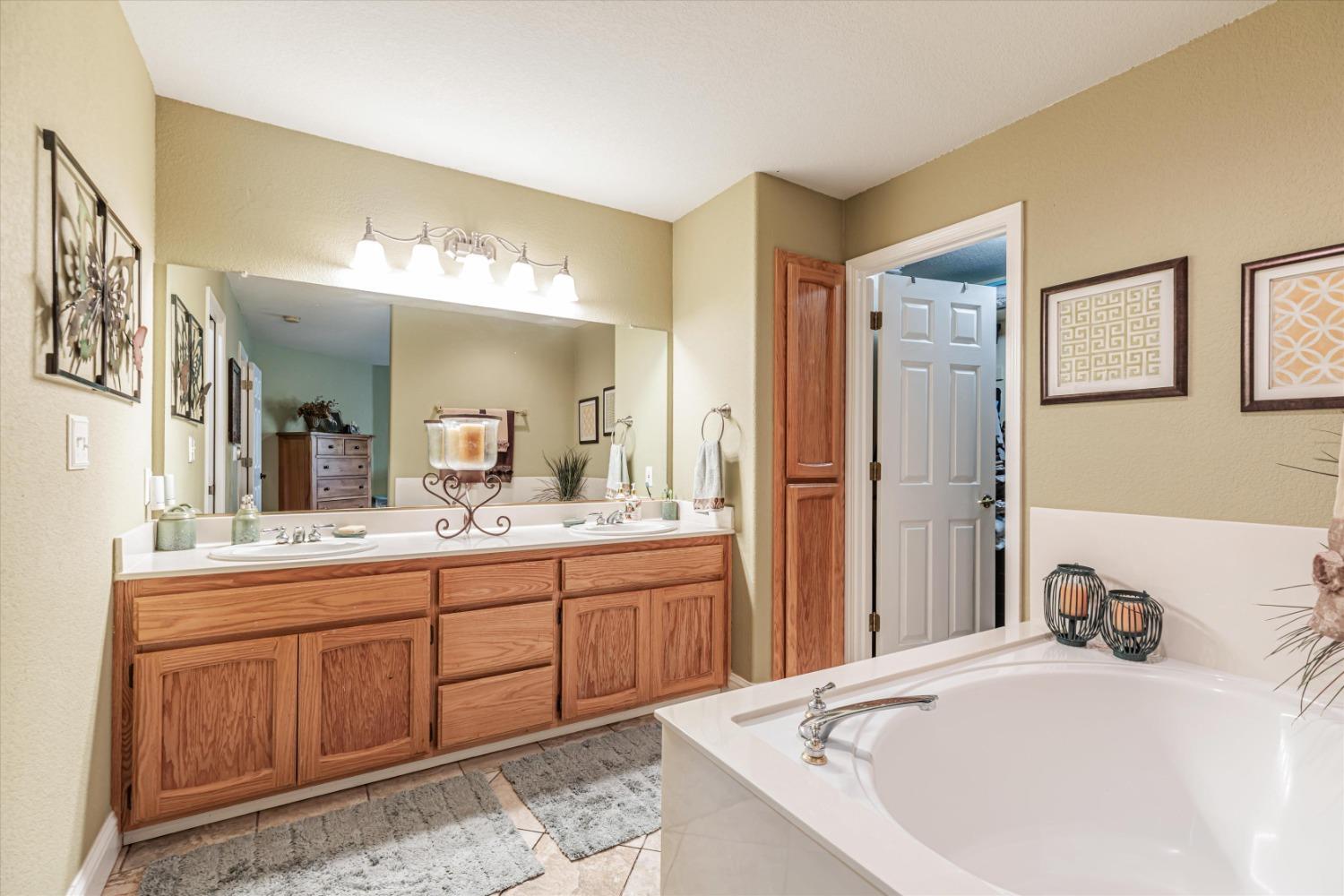 Detail Gallery Image 38 of 68 For 144 Blush Ct, Los Banos,  CA 93635 - 4 Beds | 2/1 Baths