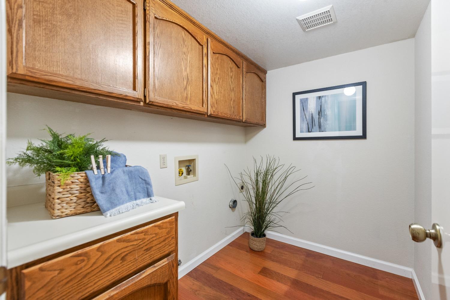 Detail Gallery Image 14 of 57 For 7346 Flowerwood, Sacramento,  CA 95831 - 3 Beds | 2/1 Baths