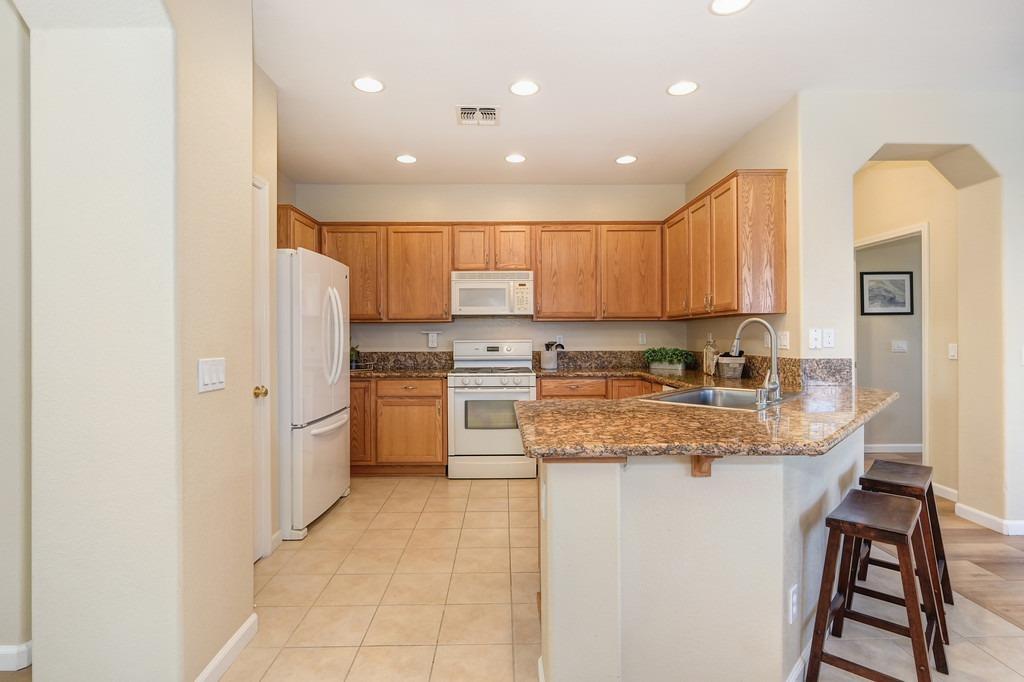 Detail Gallery Image 30 of 72 For 131 Rock House Cir, Sacramento,  CA 95835 - 2 Beds | 2 Baths