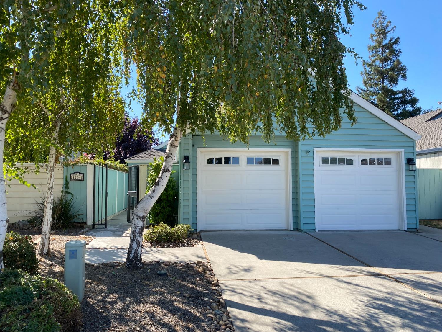 Detail Gallery Image 1 of 16 For 1804 Cape Cod Cir, Lodi,  CA 95242 - 3 Beds | 2 Baths