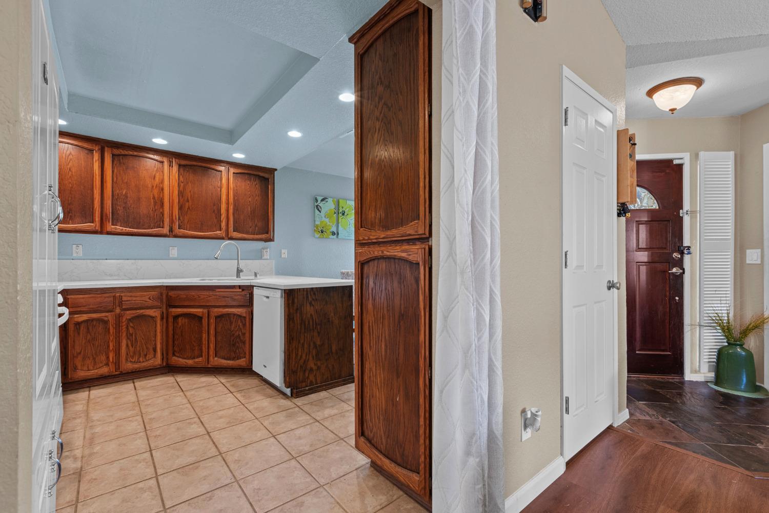 Detail Gallery Image 23 of 33 For 9241 Harrogate Way, Elk Grove,  CA 95758 - 3 Beds | 2 Baths