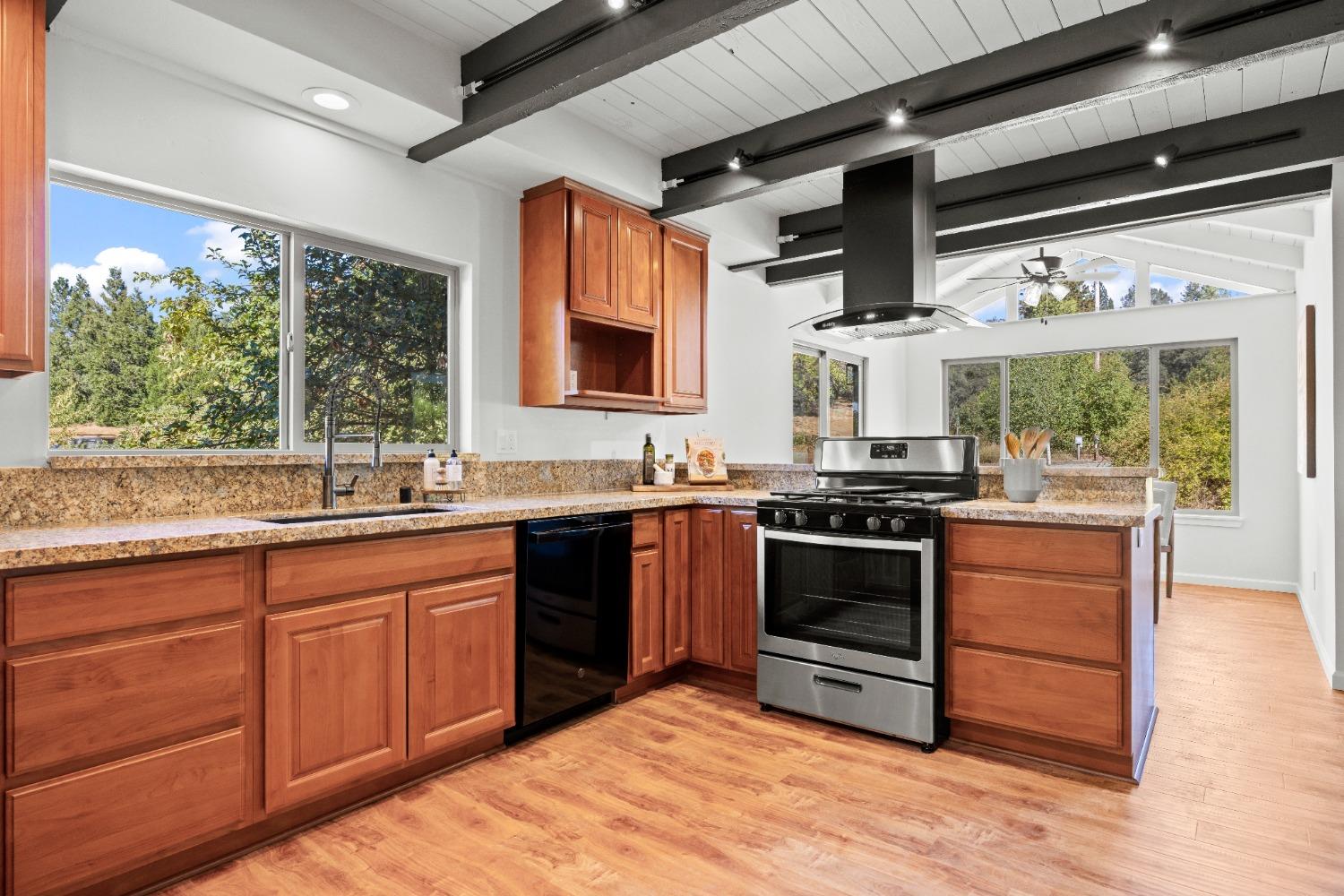 Detail Gallery Image 18 of 63 For 9803 State Highway 193, Placerville,  CA 95667 - 3 Beds | 2/1 Baths