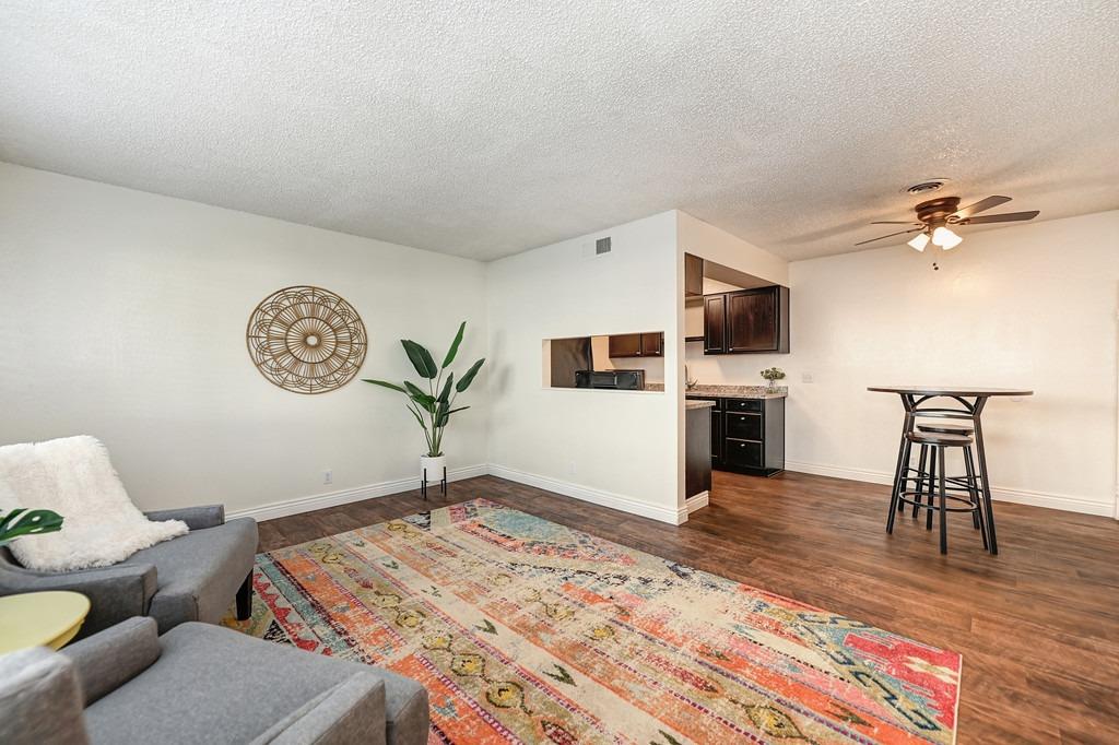 Detail Gallery Image 4 of 21 For 1188 Casita Dr #2,  Yuba City,  CA 95991 - 2 Beds | 1/1 Baths