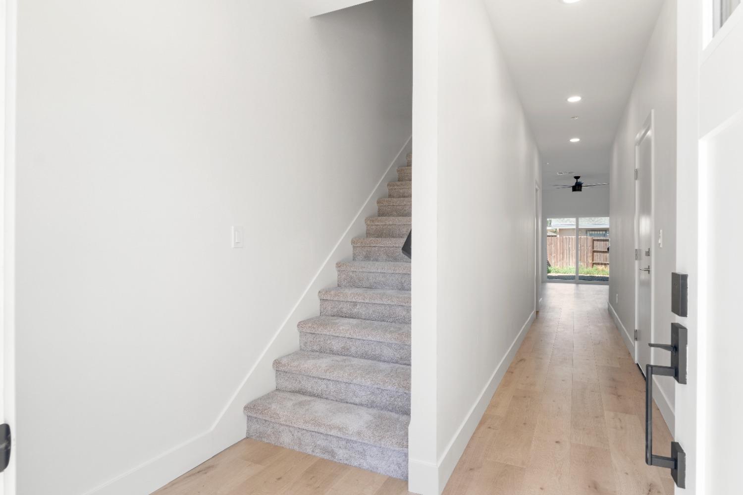 Detail Gallery Image 3 of 30 For 1551 Nogales St, Sacramento,  CA 95838 - 3 Beds | 2/1 Baths