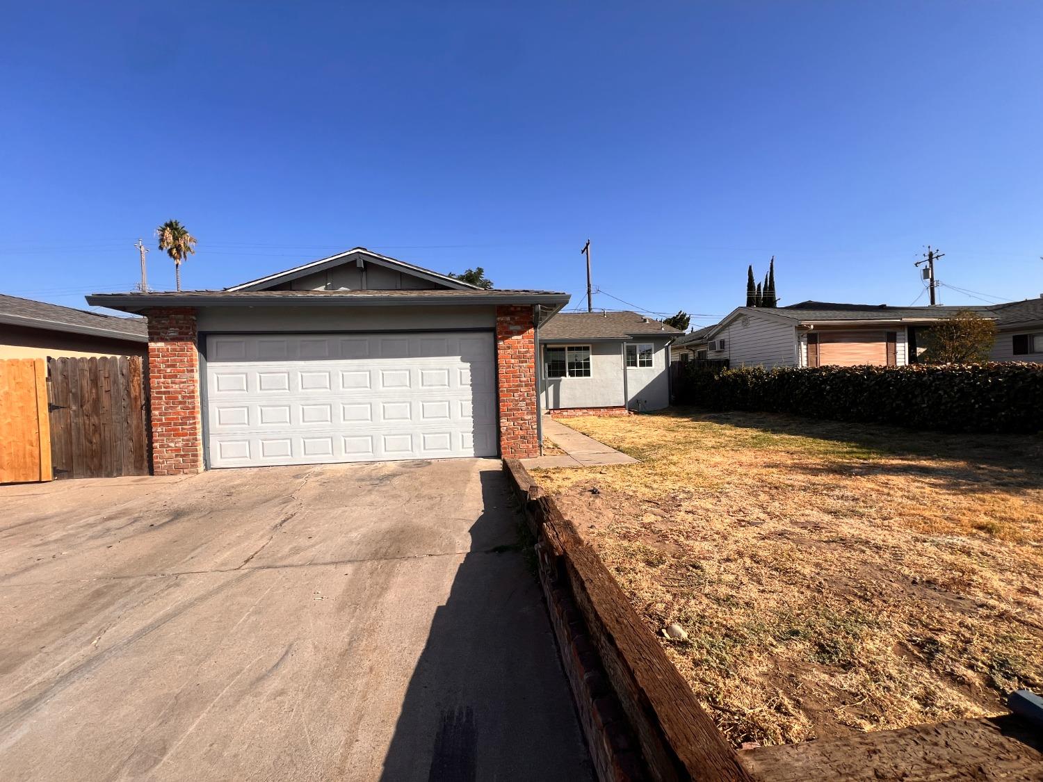 Detail Gallery Image 2 of 16 For 451 Eva St, Manteca,  CA 95336 - 3 Beds | 2 Baths