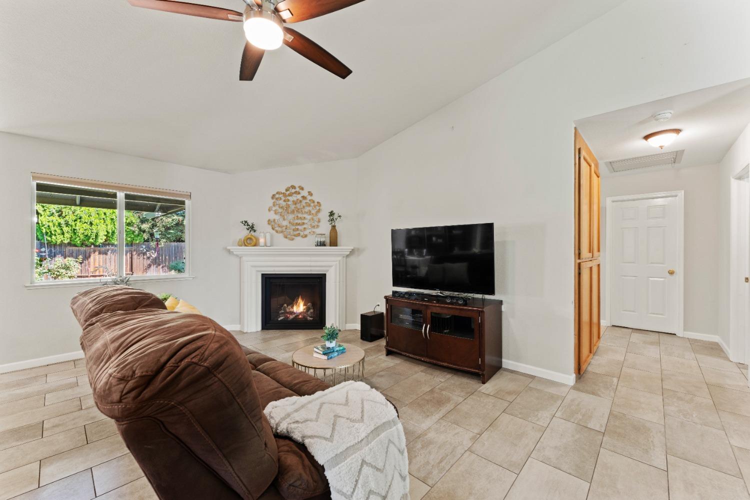 Detail Gallery Image 11 of 64 For 702 Bowers Way, Wheatland,  CA 95692 - 3 Beds | 2 Baths