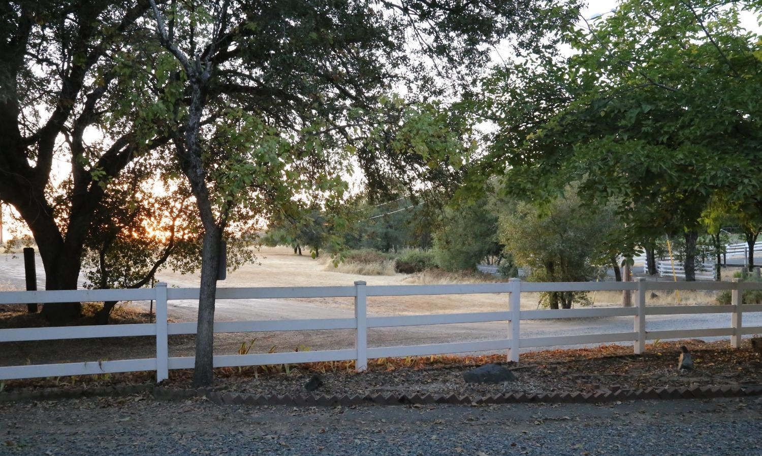 Detail Gallery Image 7 of 61 For 5726 Gold Hill Rd, Placerville,  CA 95667 - 3 Beds | 2/1 Baths