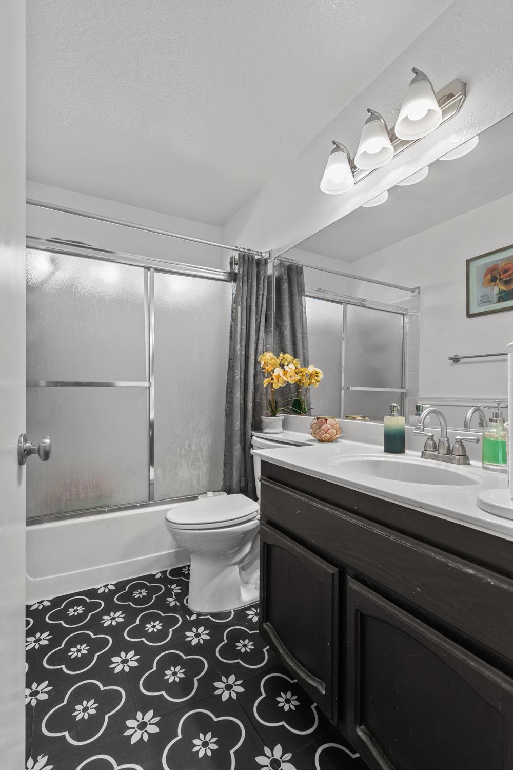 Detail Gallery Image 13 of 33 For 9241 Harrogate Way, Elk Grove,  CA 95758 - 3 Beds | 2 Baths