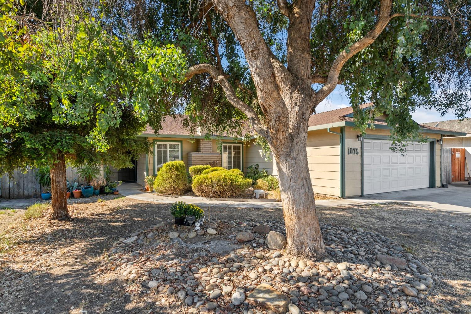 Detail Gallery Image 3 of 31 For 1076 Pepperwood Dr, Manteca,  CA 95336 - 3 Beds | 2 Baths