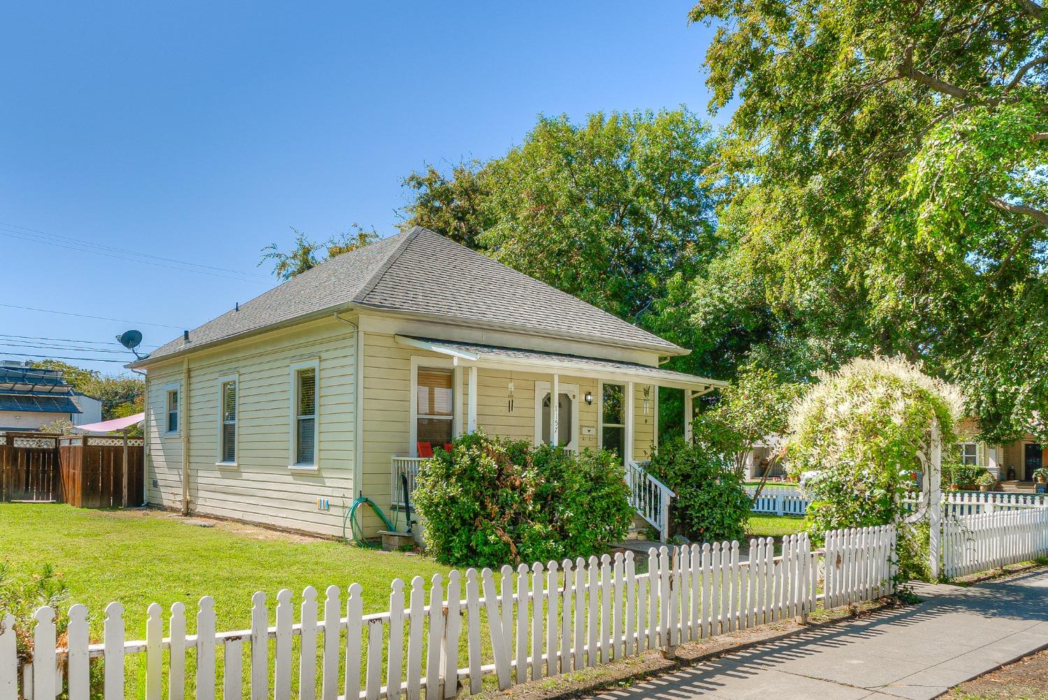 Detail Gallery Image 1 of 48 For 1157 Jay St, Colusa,  CA 95932 - 2 Beds | 2 Baths