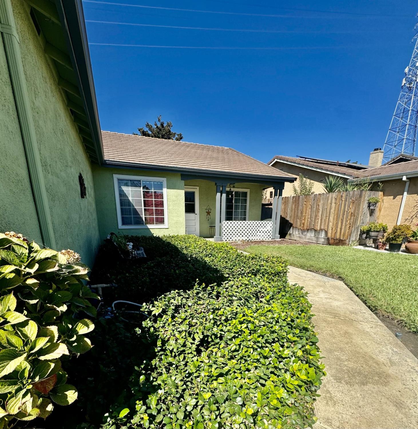 Detail Gallery Image 6 of 51 For 1377 Lloyd Thayer Cir, Stockton,  CA 95206 - 3 Beds | 2 Baths