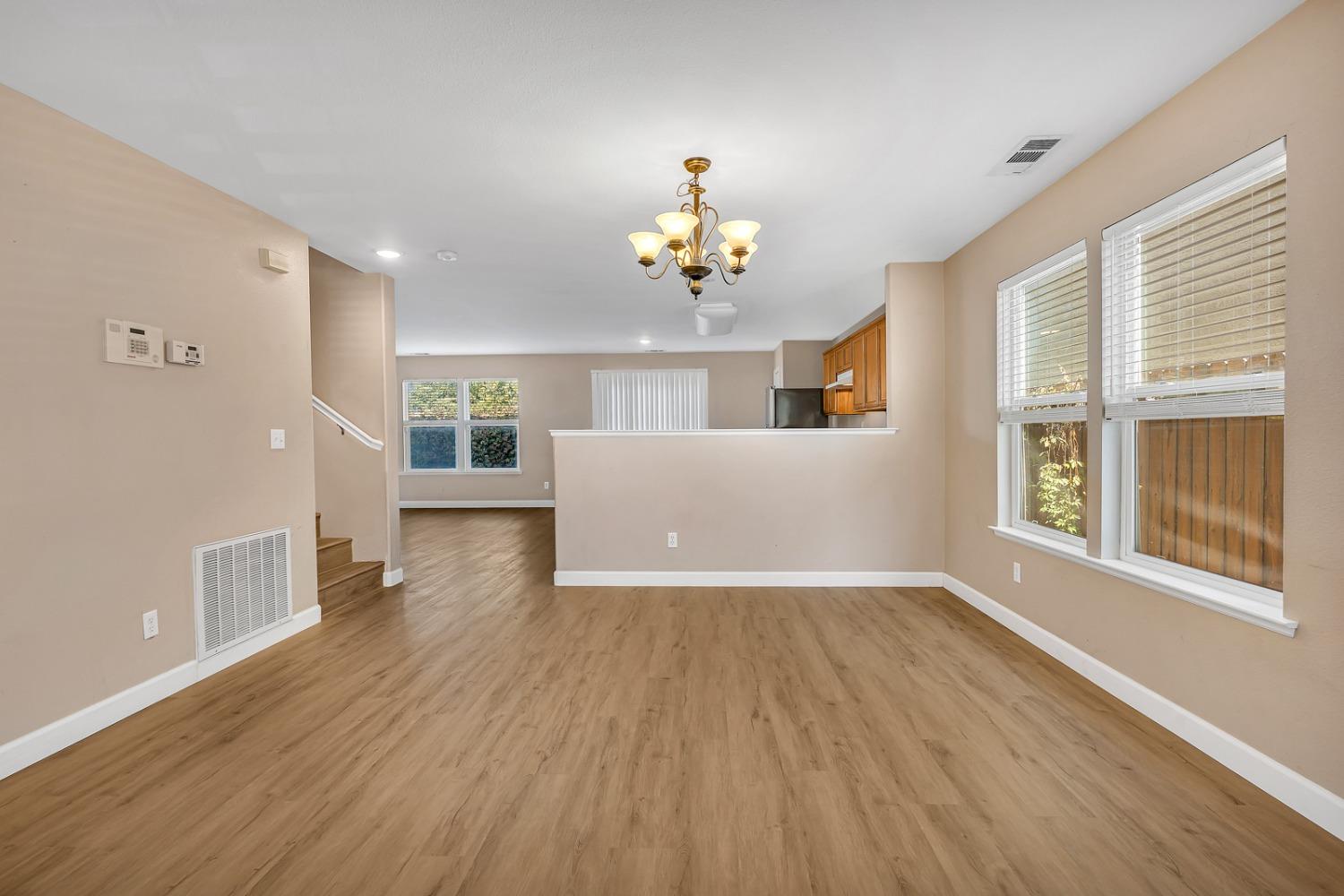 Detail Gallery Image 6 of 41 For 3886 Early Light Ave, Merced,  CA 95348 - 4 Beds | 2/1 Baths