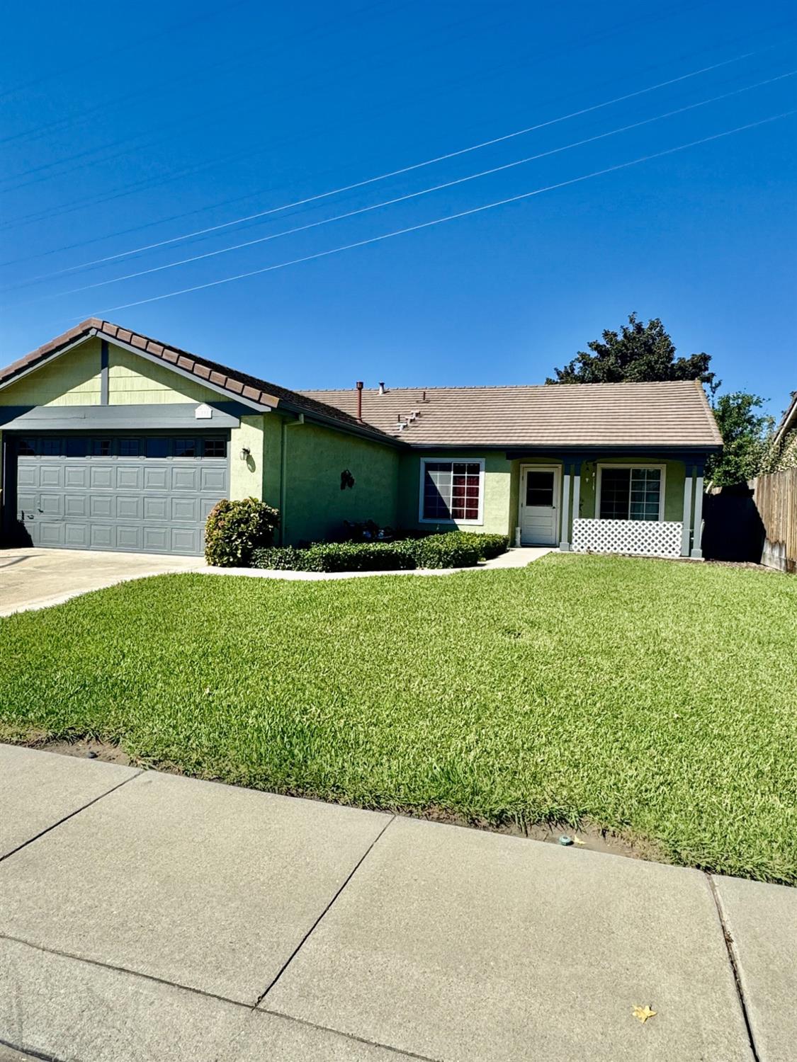 Detail Gallery Image 2 of 51 For 1377 Lloyd Thayer Cir, Stockton,  CA 95206 - 3 Beds | 2 Baths