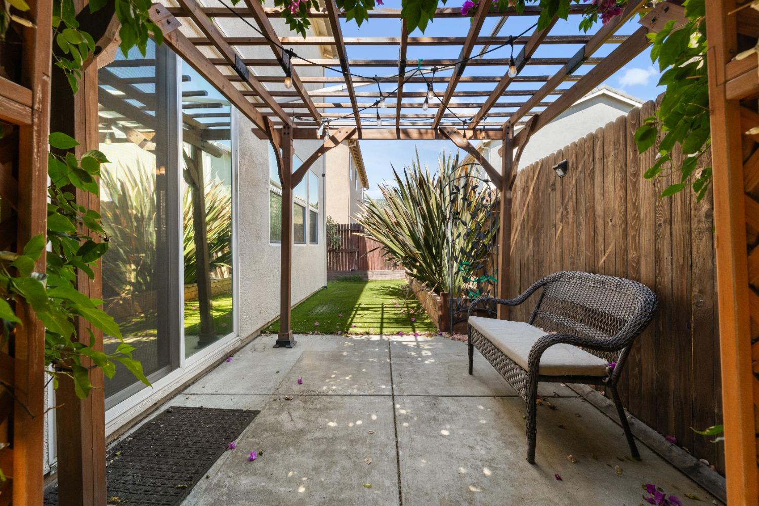 Detail Gallery Image 43 of 47 For 2 Suncatcher Pl, Sacramento,  CA 95835 - 3 Beds | 2/1 Baths