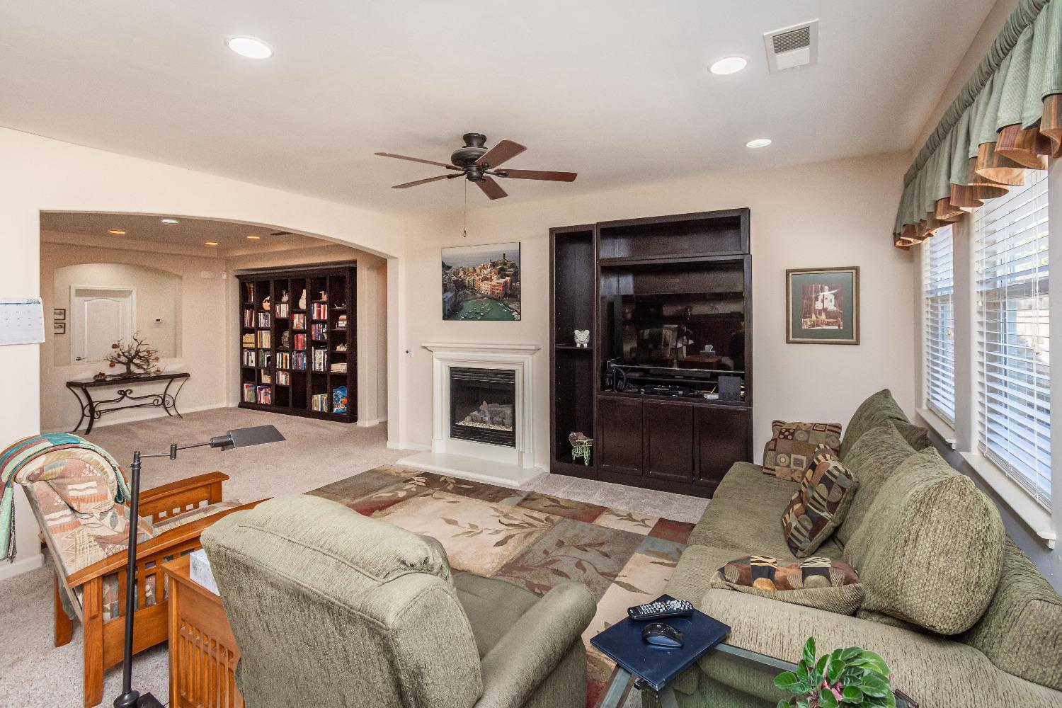 Detail Gallery Image 19 of 38 For 5421 Mill Water Cir, Rancho Cordova,  CA 95742 - 3 Beds | 2/1 Baths