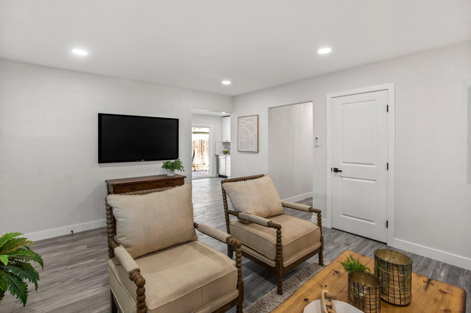 Detail Gallery Image 6 of 22 For 199 Sconce Way, Sacramento,  CA 95838 - 3 Beds | 2 Baths