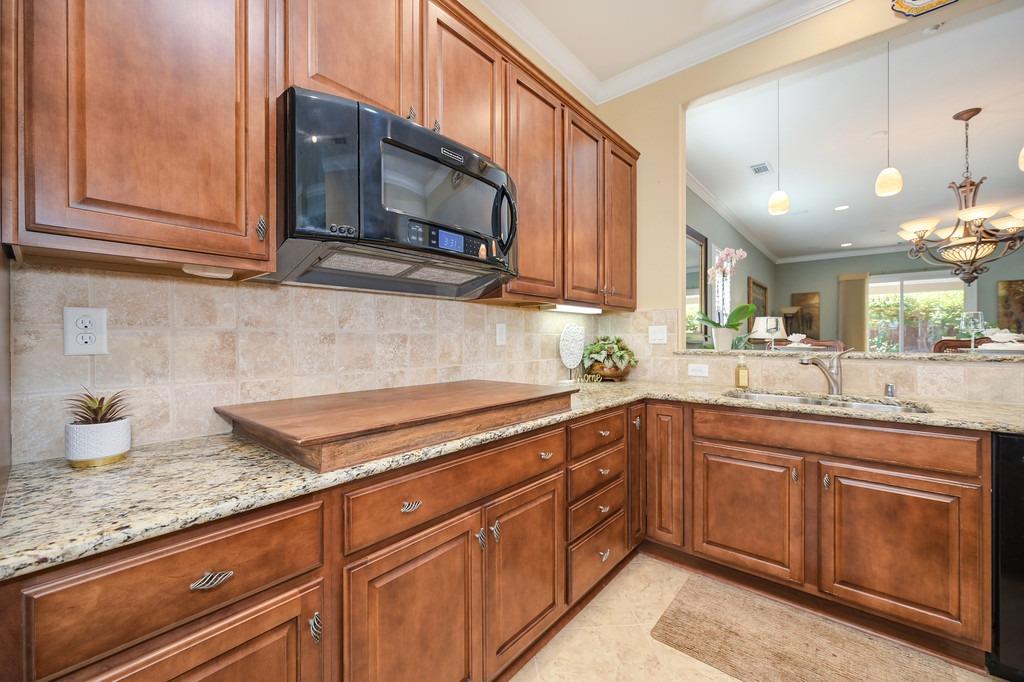 Detail Gallery Image 15 of 86 For 2056 Brixham Dr, Roseville,  CA 95747 - 2 Beds | 2 Baths