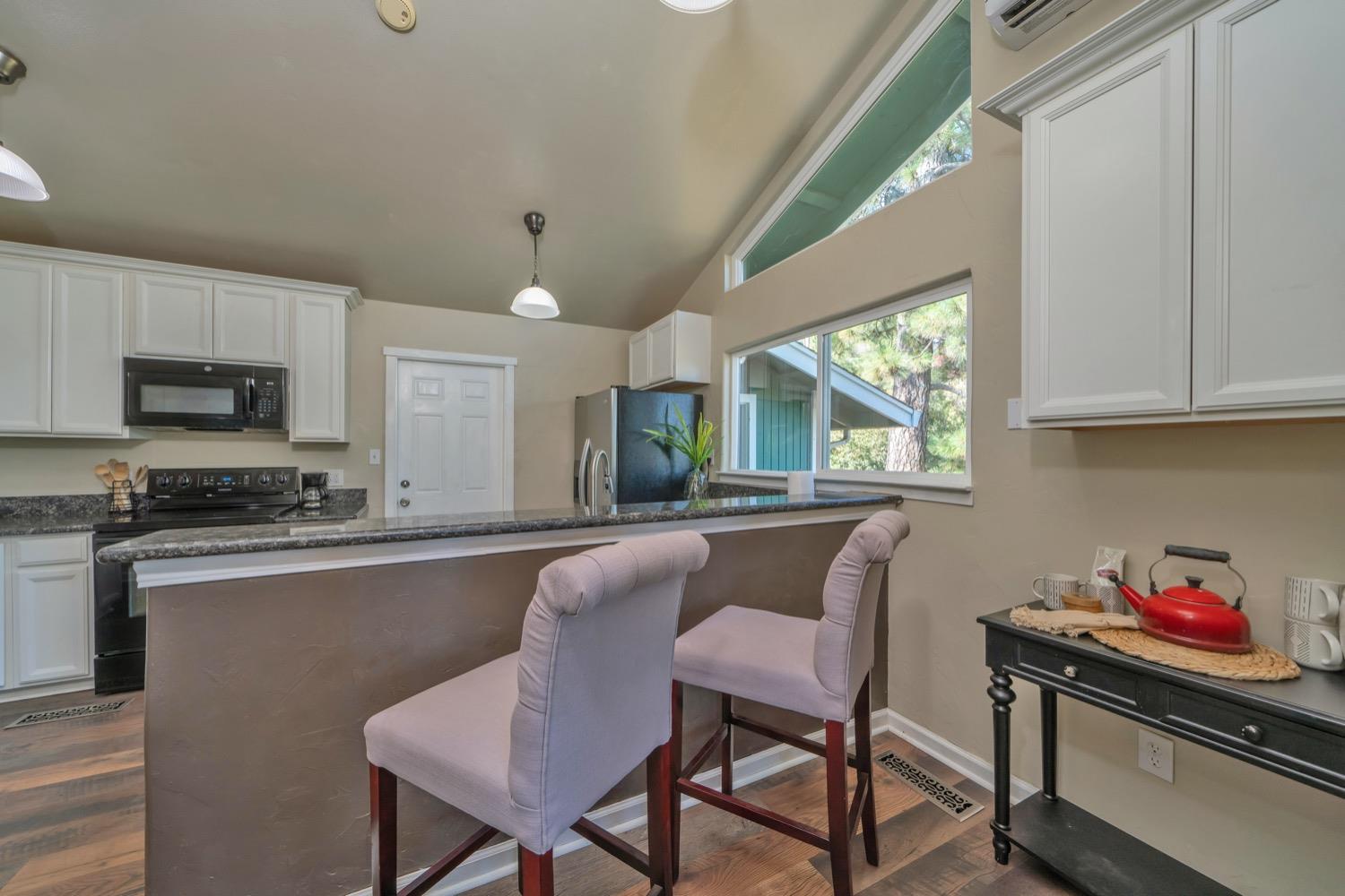 Detail Gallery Image 13 of 52 For 2599 Northridge Dr, Placerville,  CA 95667 - 4 Beds | 2/1 Baths