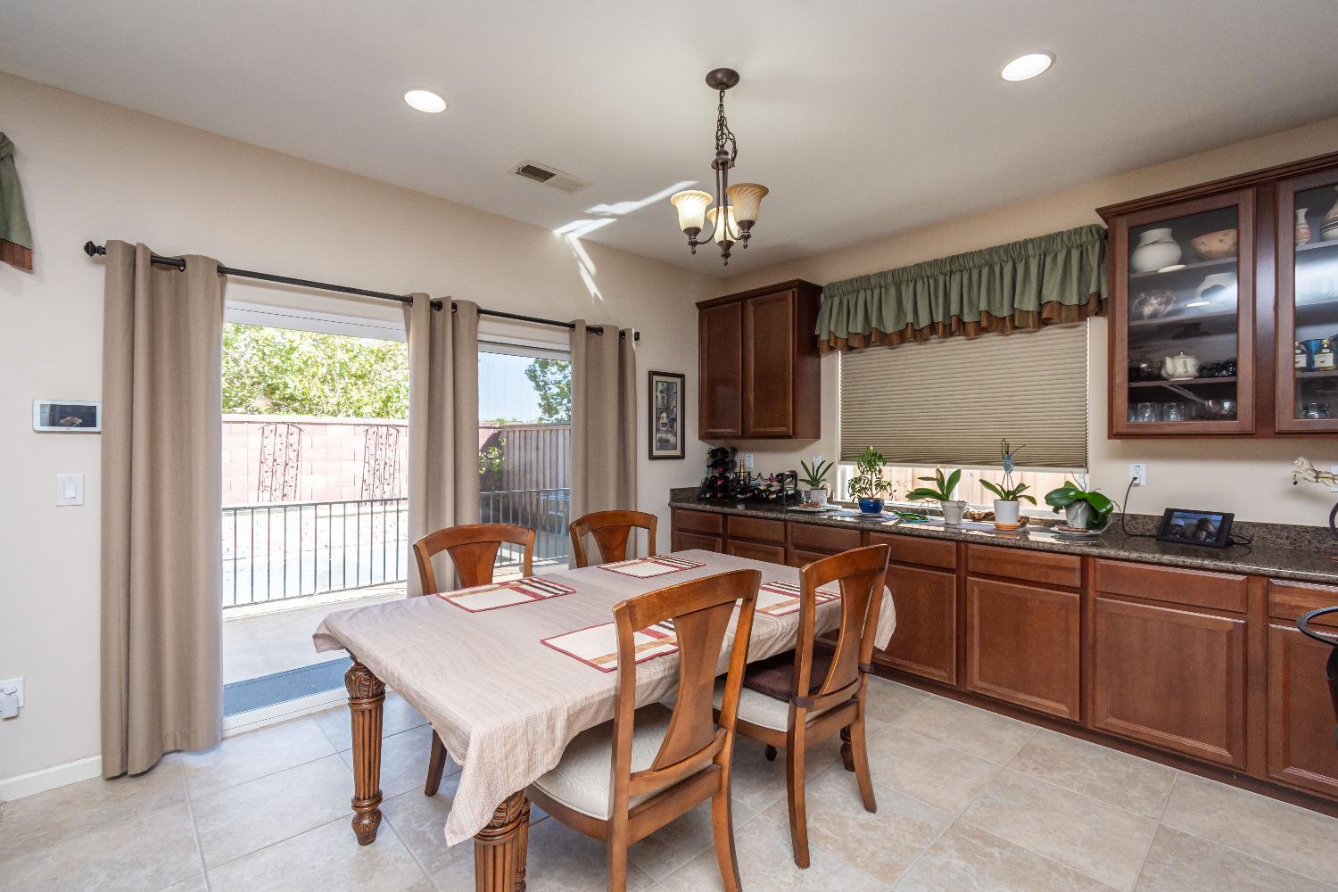 Detail Gallery Image 17 of 38 For 5421 Mill Water Cir, Rancho Cordova,  CA 95742 - 3 Beds | 2/1 Baths