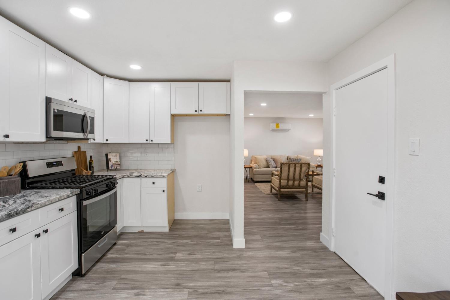 Detail Gallery Image 8 of 22 For 199 Sconce Way, Sacramento,  CA 95838 - 3 Beds | 2 Baths