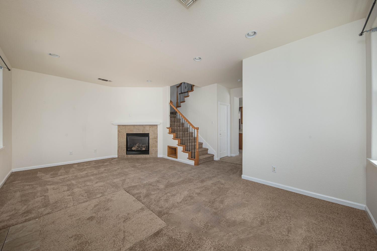 Detail Gallery Image 6 of 28 For 2428 San Martino Ln, Lodi,  CA 95240 - 4 Beds | 2/1 Baths