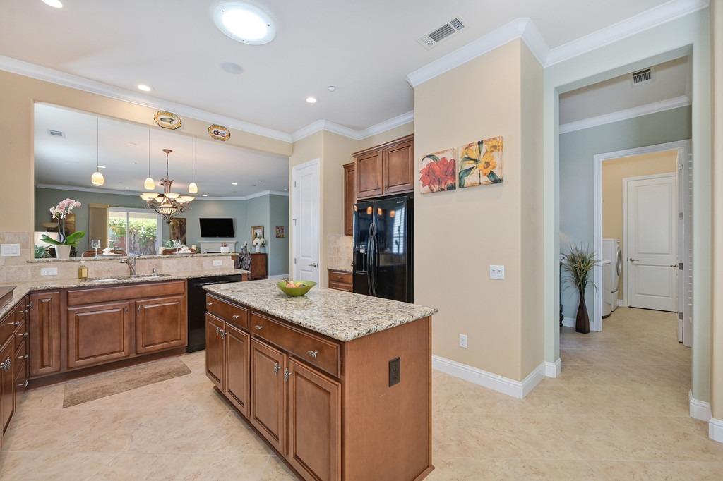 Detail Gallery Image 14 of 86 For 2056 Brixham Dr, Roseville,  CA 95747 - 2 Beds | 2 Baths