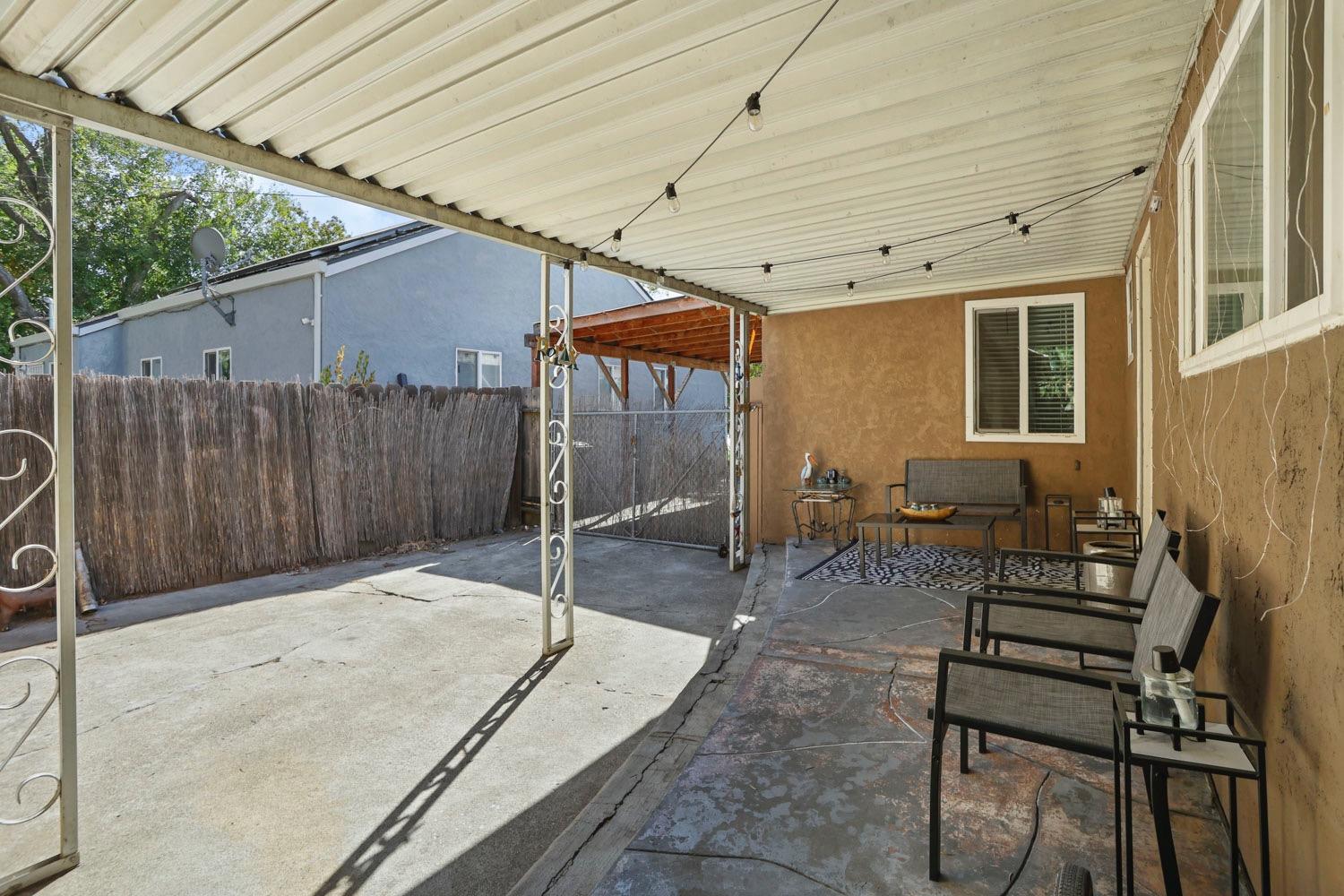 Detail Gallery Image 12 of 44 For 1751 Country Club Blvd, Stockton,  CA 95204 - 3 Beds | 2 Baths