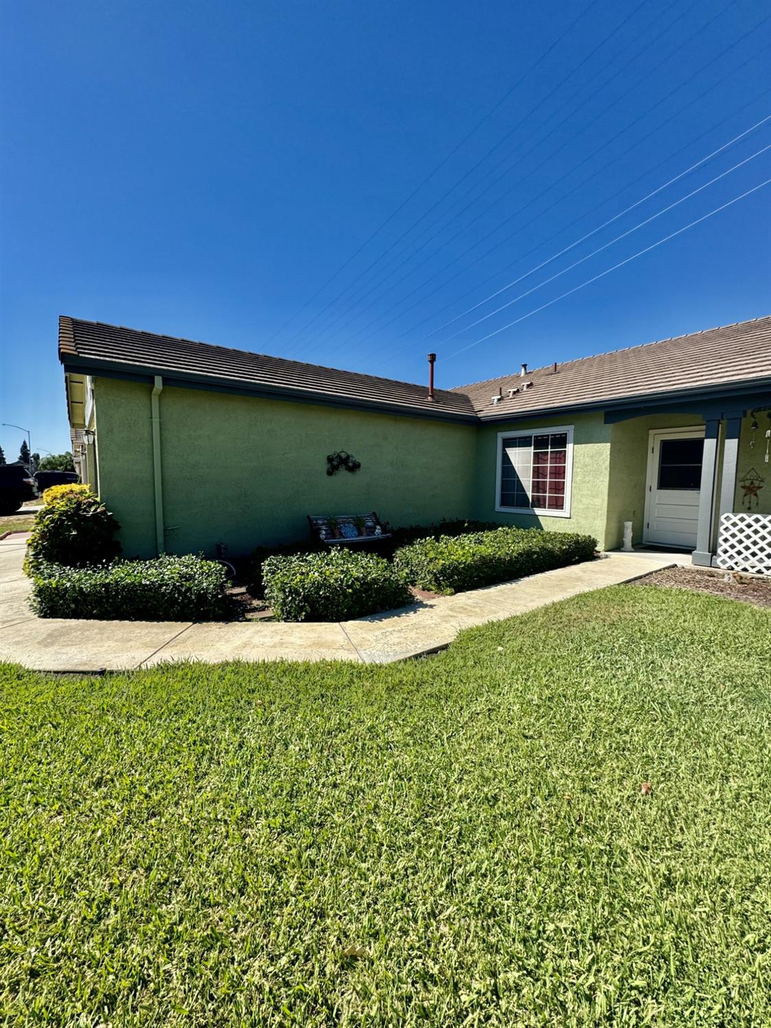 Detail Gallery Image 5 of 51 For 1377 Lloyd Thayer Cir, Stockton,  CA 95206 - 3 Beds | 2 Baths