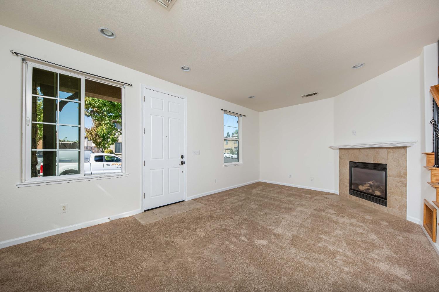 Detail Gallery Image 7 of 28 For 2428 San Martino Ln, Lodi,  CA 95240 - 4 Beds | 2/1 Baths