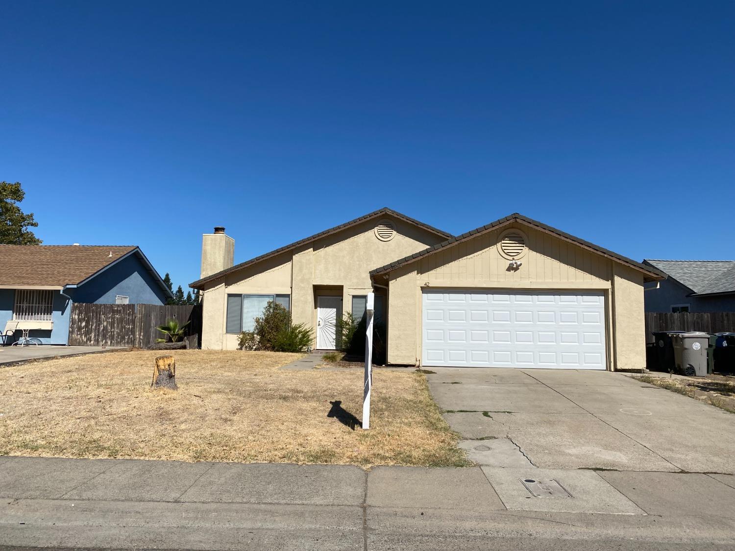 Detail Gallery Image 1 of 1 For 42 Suntrail Cir, Sacramento,  CA 95823 - 4 Beds | 2 Baths