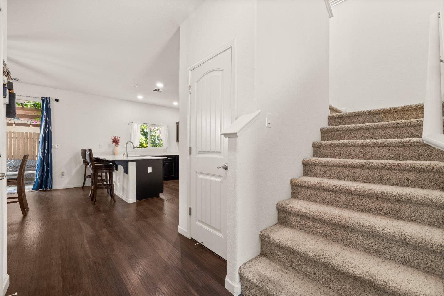 Detail Gallery Image 8 of 47 For 2 Suncatcher Pl, Sacramento,  CA 95835 - 3 Beds | 2/1 Baths