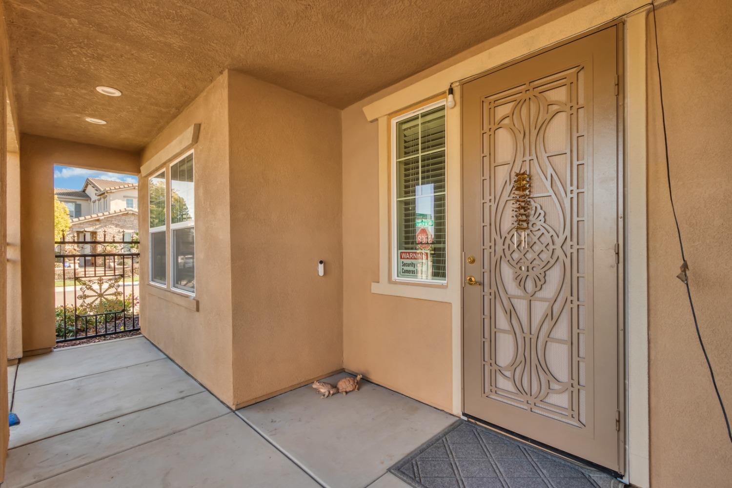 Detail Gallery Image 4 of 66 For 8340 La Cruz Way, Elk Grove,  CA 95757 - 5 Beds | 4/1 Baths