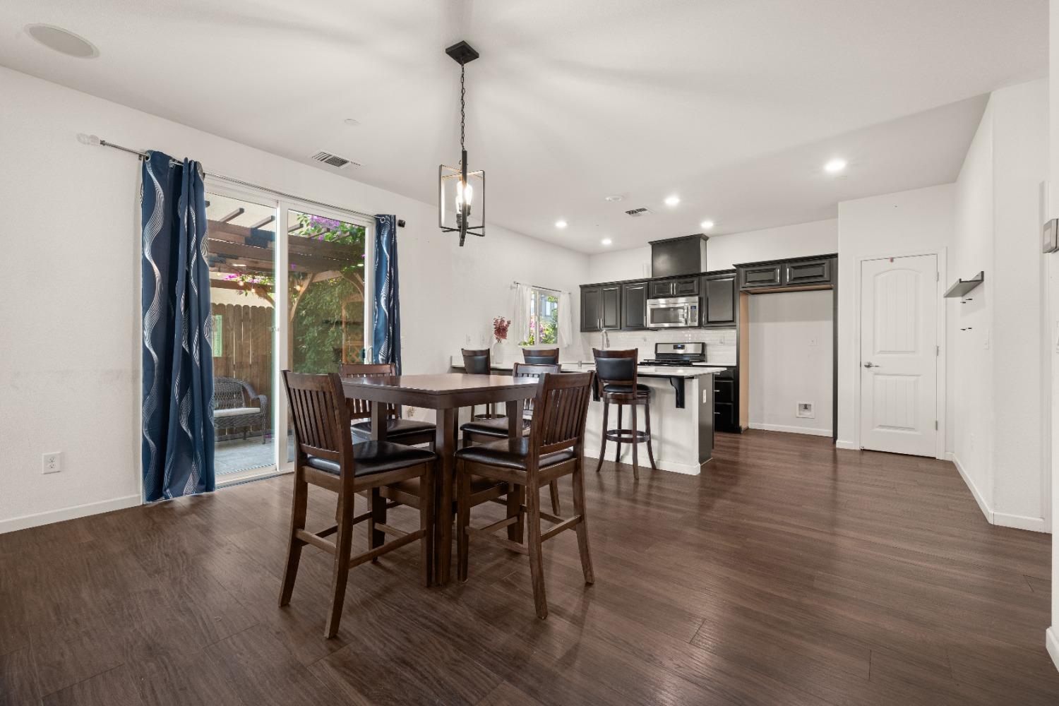 Detail Gallery Image 12 of 47 For 2 Suncatcher Pl, Sacramento,  CA 95835 - 3 Beds | 2/1 Baths