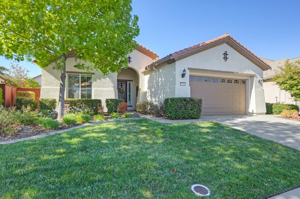 Detail Gallery Image 2 of 86 For 2056 Brixham Dr, Roseville,  CA 95747 - 2 Beds | 2 Baths