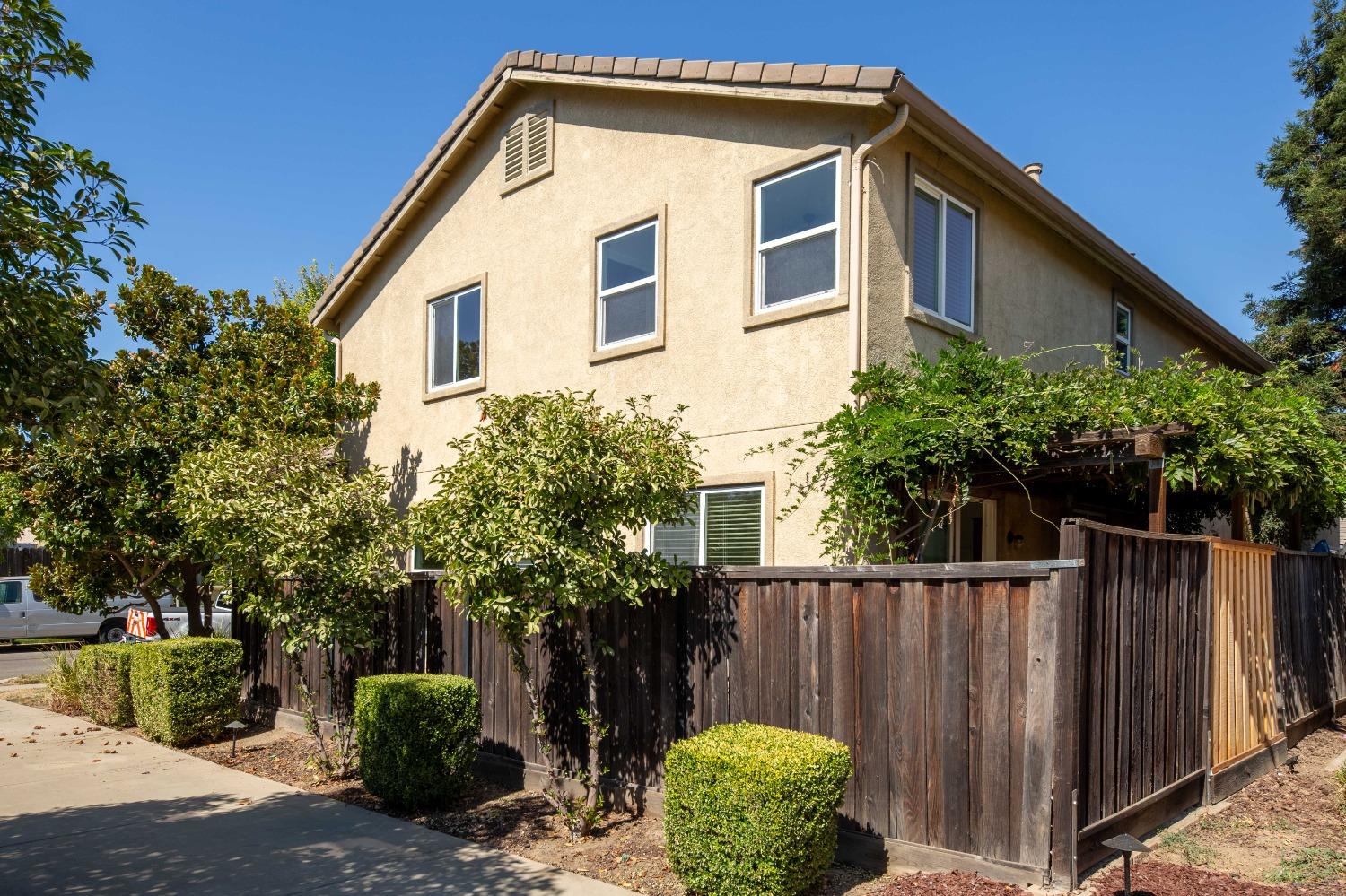 Detail Gallery Image 5 of 28 For 2428 San Martino Ln, Lodi,  CA 95240 - 4 Beds | 2/1 Baths