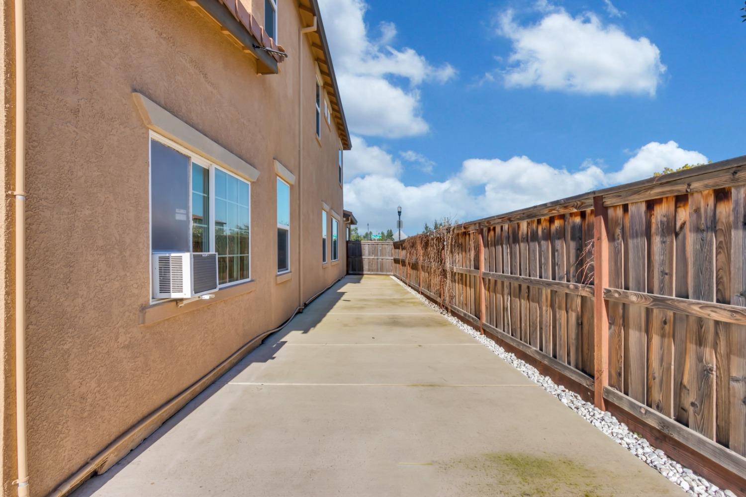 Detail Gallery Image 62 of 66 For 8340 La Cruz Way, Elk Grove,  CA 95757 - 5 Beds | 4/1 Baths