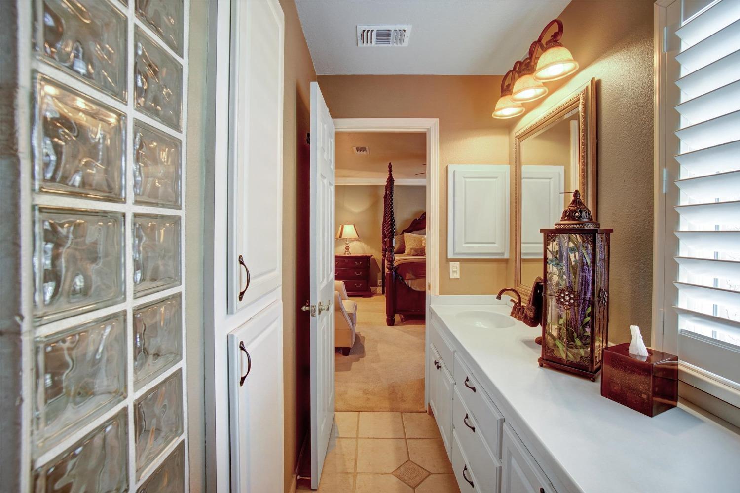 Detail Gallery Image 47 of 73 For 5000 Oak Point Way, Fair Oaks,  CA 95628 - 4 Beds | 2/1 Baths