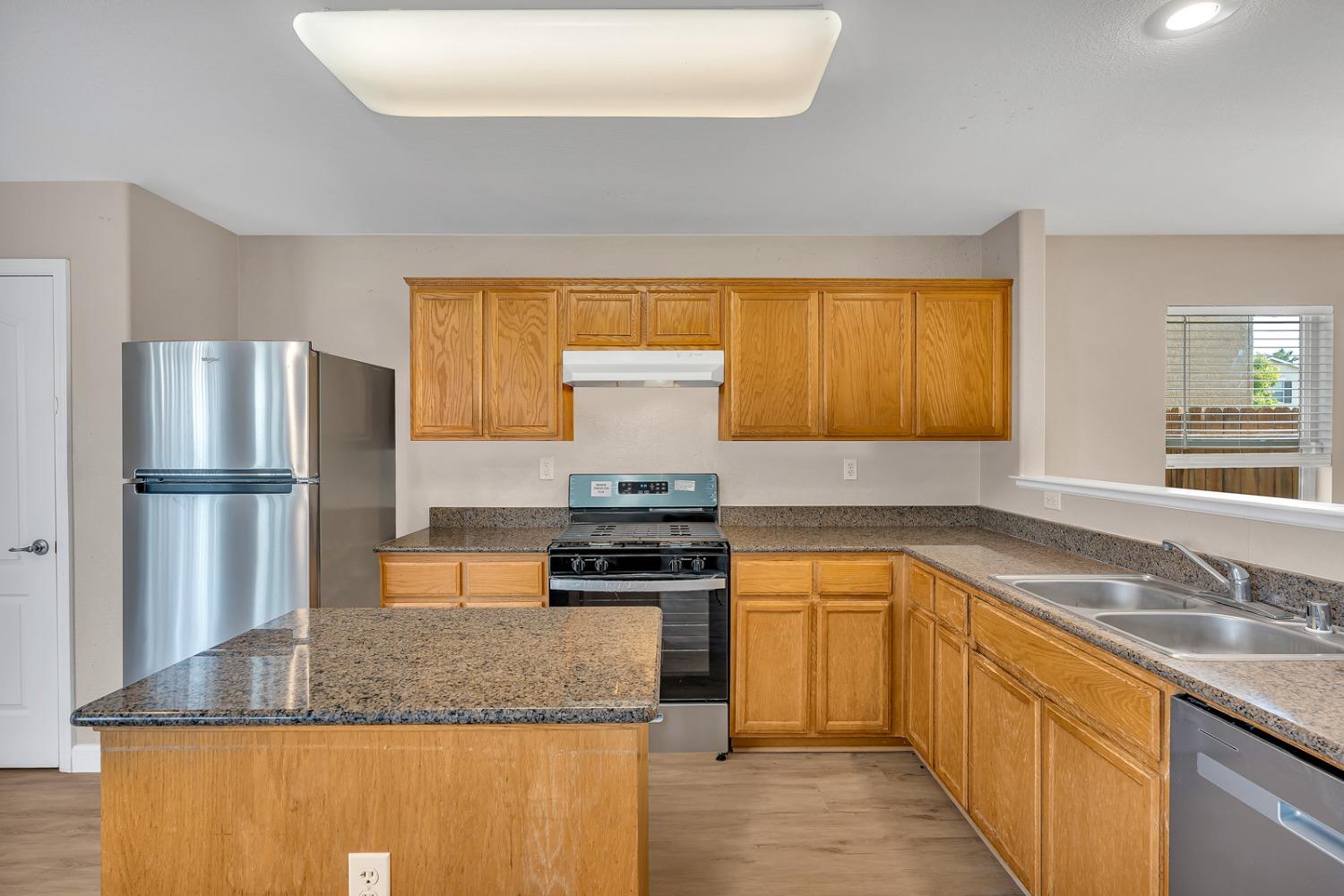 Detail Gallery Image 8 of 41 For 3886 Early Light Ave, Merced,  CA 95348 - 4 Beds | 2/1 Baths