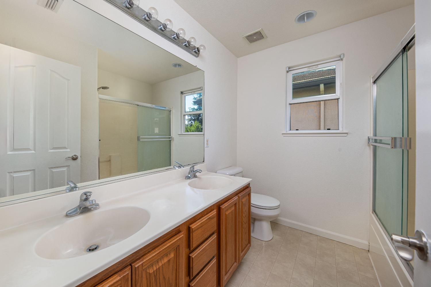 Detail Gallery Image 21 of 28 For 2428 San Martino Ln, Lodi,  CA 95240 - 4 Beds | 2/1 Baths