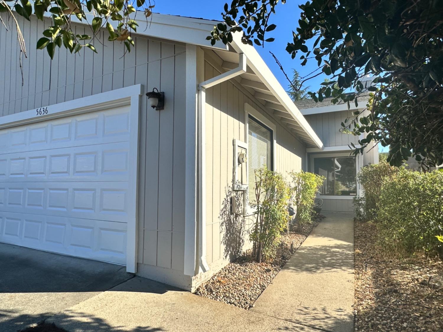 Detail Gallery Image 3 of 31 For 5636 Mapleridge Ct, Rocklin,  CA 95677 - 2 Beds | 2 Baths