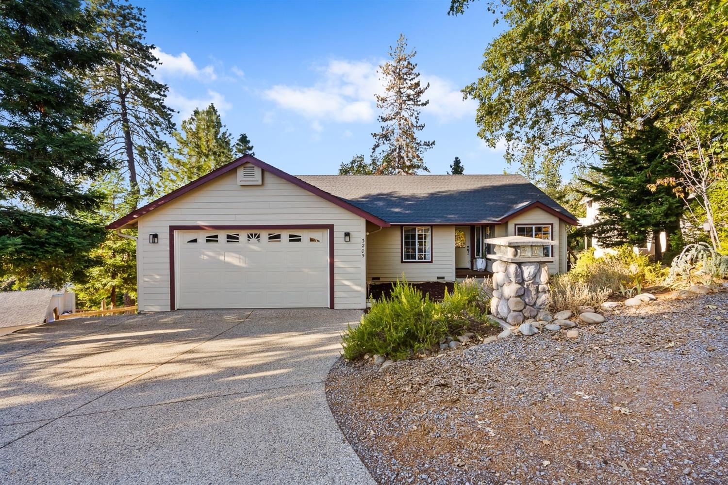 Detail Gallery Image 5 of 43 For 3205 Secret Lake Trail, Cool,  CA 95614 - 3 Beds | 2 Baths