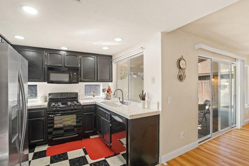 Detail Gallery Image 15 of 48 For 7938 Bucks Harbor Way, Sacramento,  CA 95828 - 3 Beds | 2/1 Baths