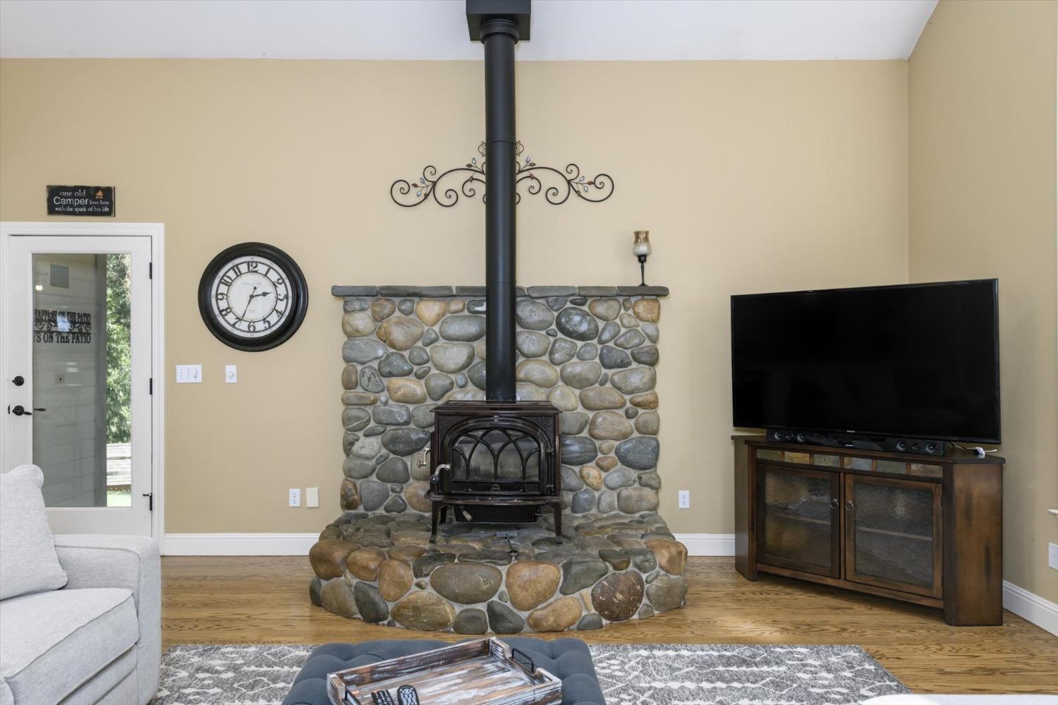 Detail Gallery Image 9 of 46 For 3556 Snows Rd, Camino,  CA 95709 - 3 Beds | 2/1 Baths