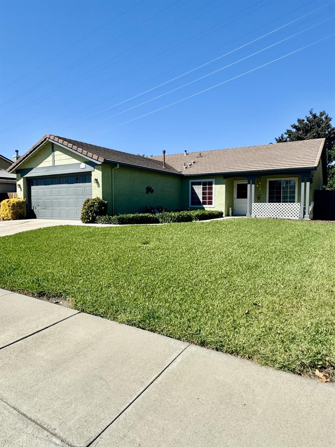 Detail Gallery Image 1 of 51 For 1377 Lloyd Thayer Cir, Stockton,  CA 95206 - 3 Beds | 2 Baths