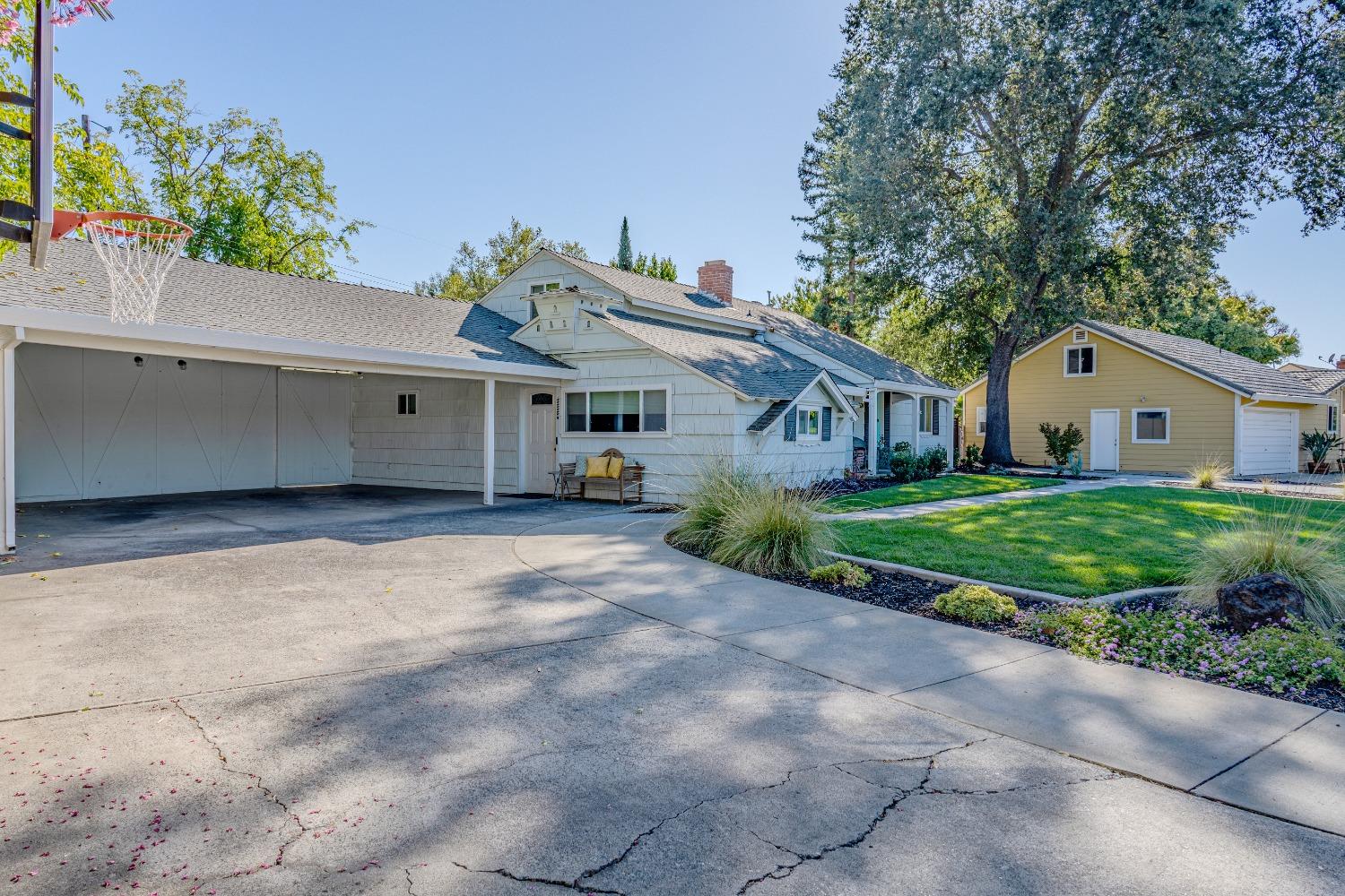 Detail Gallery Image 2 of 39 For 4524 Robertson Ave, Sacramento,  CA 95821 - 4 Beds | 2/1 Baths