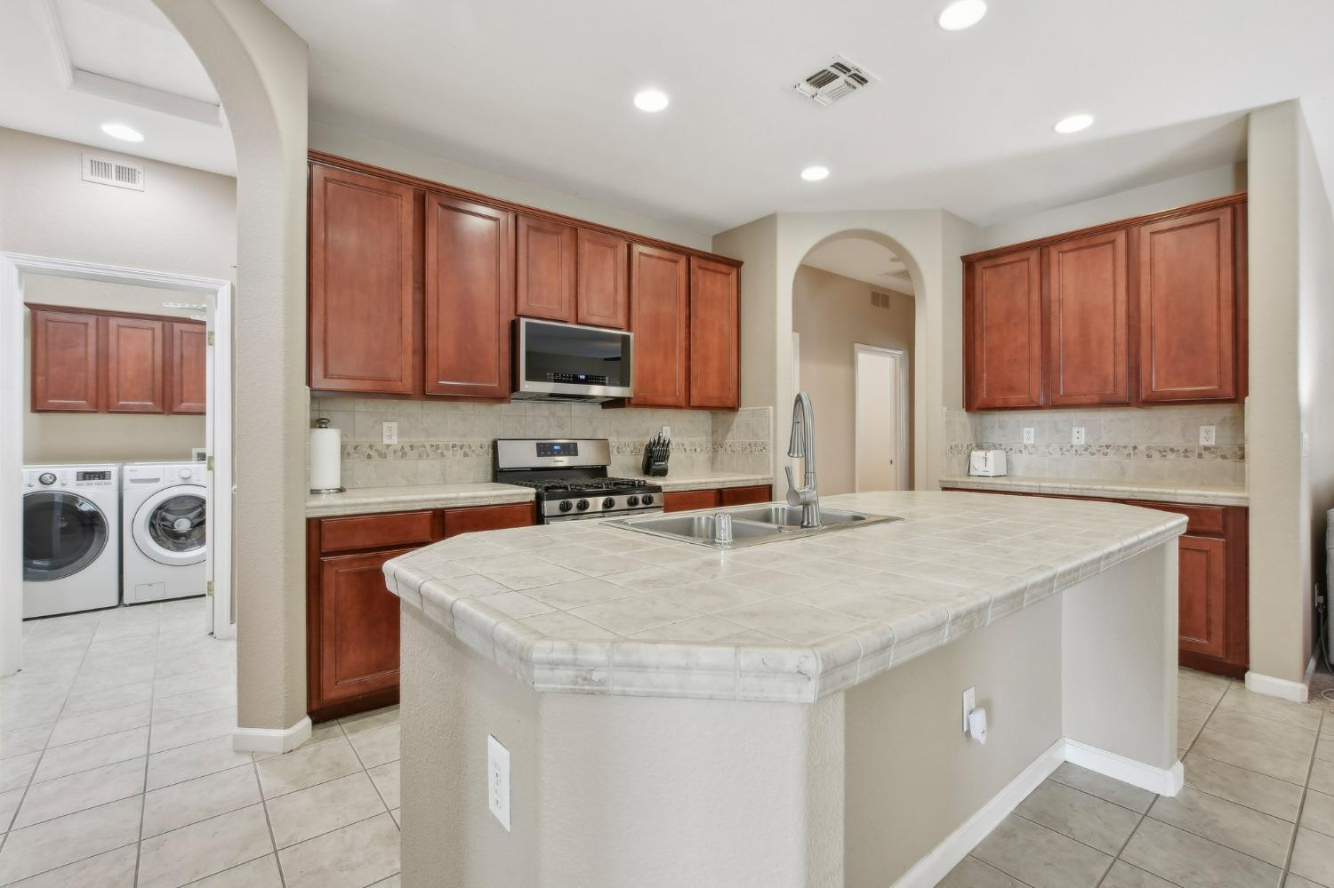 Detail Gallery Image 2 of 26 For 11767 Kouros Way, Rancho Cordova,  CA 95742 - 3 Beds | 2 Baths